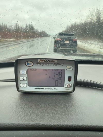 Épinglé à près de 150 km/h